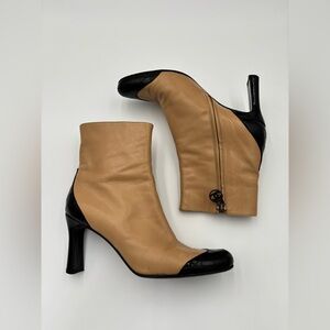 ❤️ Chanel Two Tone Leather Boots Size 37.5 A127P1M17